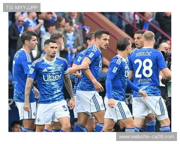 国际米兰vs亚特兰大焦点战：蓝黑军团主场强势，真蓝黑客场挑战